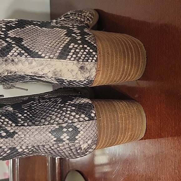 Ankle boots - Picture 3 of 4